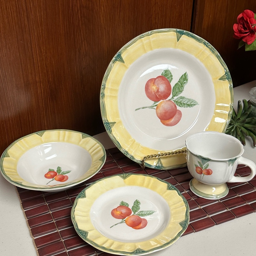 Vintage Everyday Ceramic Gibson peaches Fruits Dinnerware 4 pcs